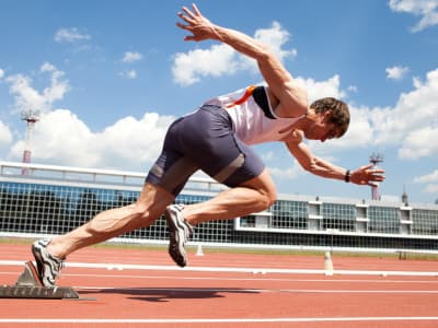 Atleta fazendo teste de esforço com máscara de oxigênio